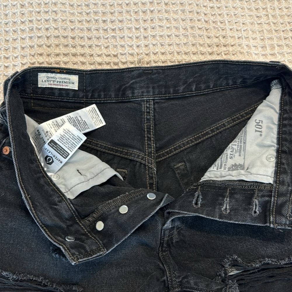 Levi’s 501 High Rise Original Fit Distressed Denim Jean Shorts Wise Up Black - Picture 12 of 16